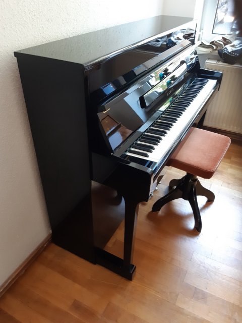 Kawai Klavier 111