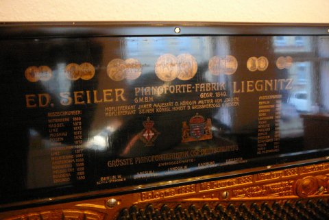 Seiler Konzertklavier 128