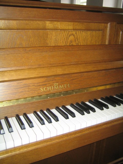 Schimmel Klavier 114